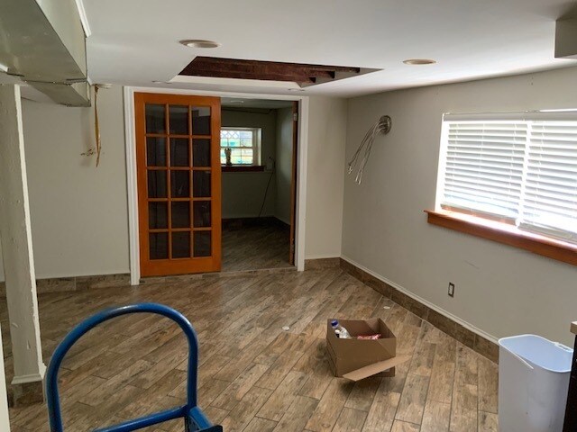Building Photo - 844 N Harding Ave