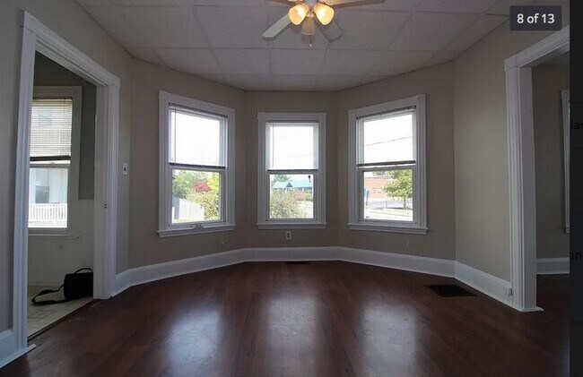 Foto del edificio - 1058 Forest Ave