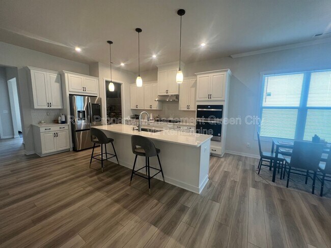 Foto del edificio - 7111 Wayfarer Dr