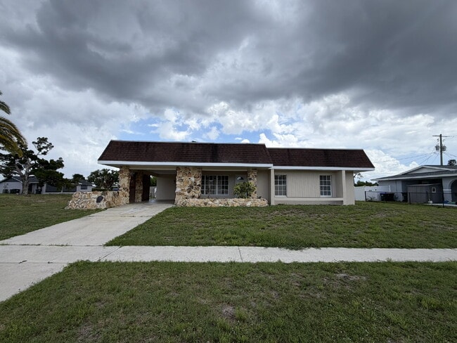 Building Photo - "Charming 3-Bedroom with 2 Full Baths in North Port"