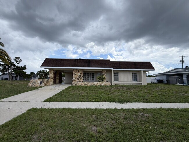 Foto del edificio - "Charming 3-Bedroom with 2 Full Baths in North Port"