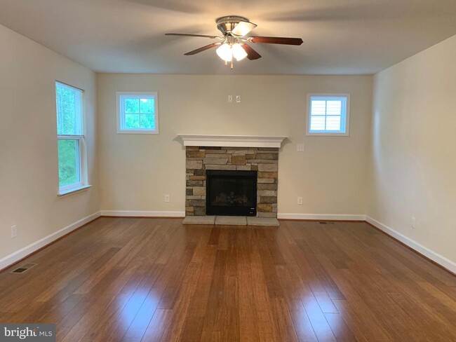 Building Photo - 6909 Lunette Ct