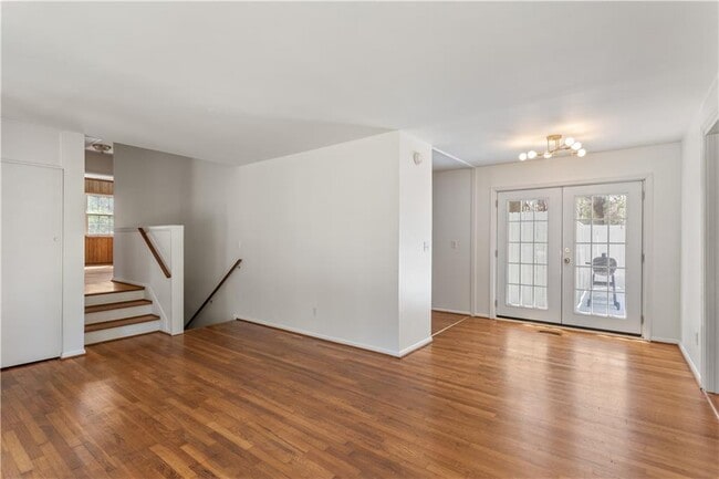 Building Photo - 2866 Highland Dr SE