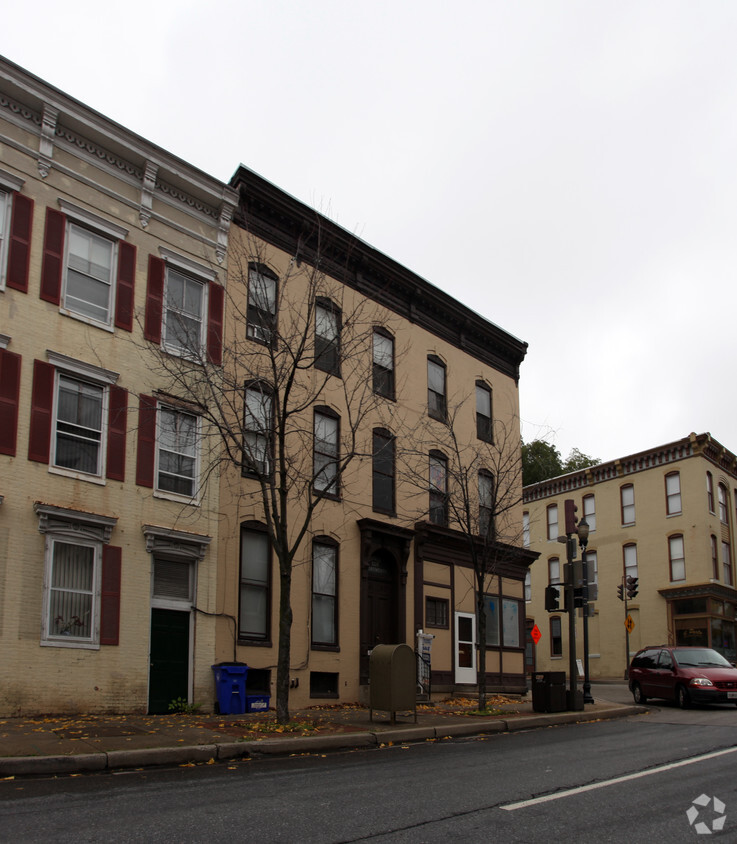 Building Photo - 128 S Market St