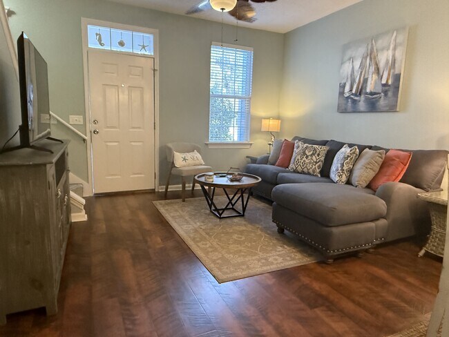 Building Photo - 1105 13th St