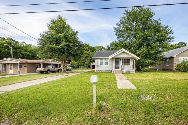 Building Photo - Cute 2 Bed 1 Bath in Pascagoula