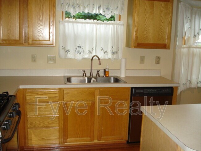 Building Photo - 5012 Baycroft Dr