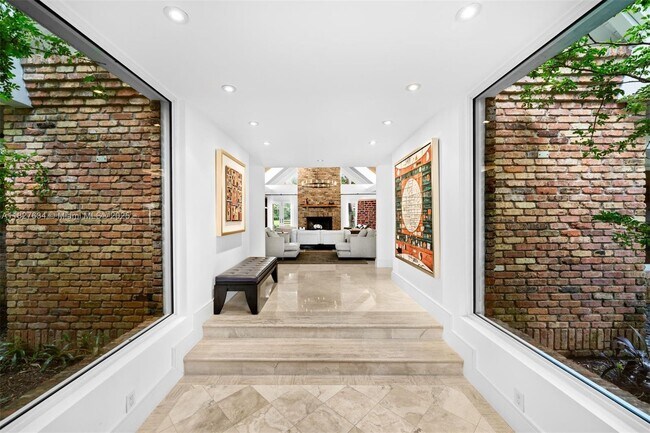 Building Photo - 9000 Arvida Dr