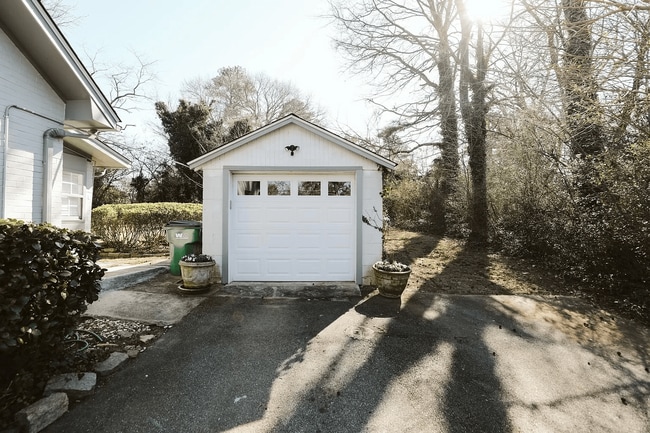 Building Photo - 369 Johnson Ferry Rd