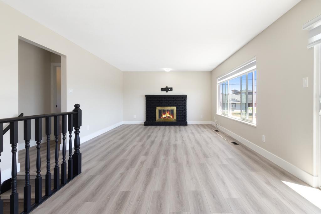 Photo principale - 18379-1856B 56b Ave