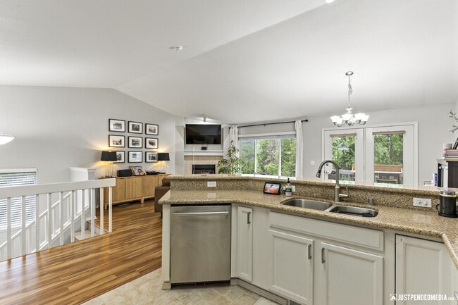 Foto del edificio - 19982 Driftwood Bay Dr