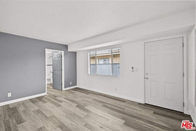 Foto del edificio - 1556 W 227th St