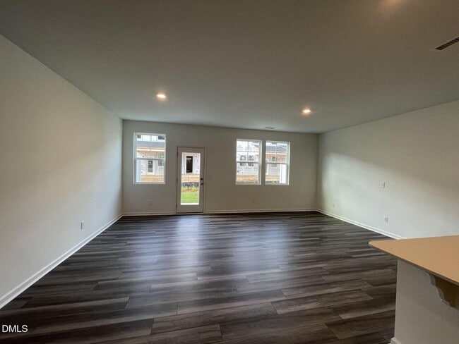 Building Photo - 213 Lily Patch Ln