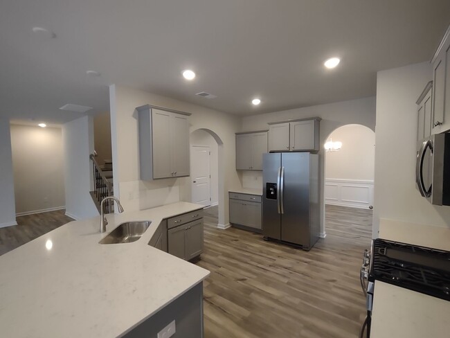 Building Photo - Move-in ready Home in Gambill Forest!