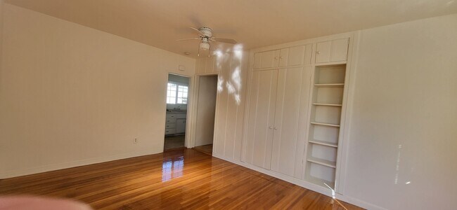 Building Photo - 1624 S Chapel Ave