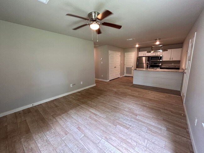Building Photo - $1000 MOVE IN SPECIAL!! 2 Bed 2 Bath Duplex