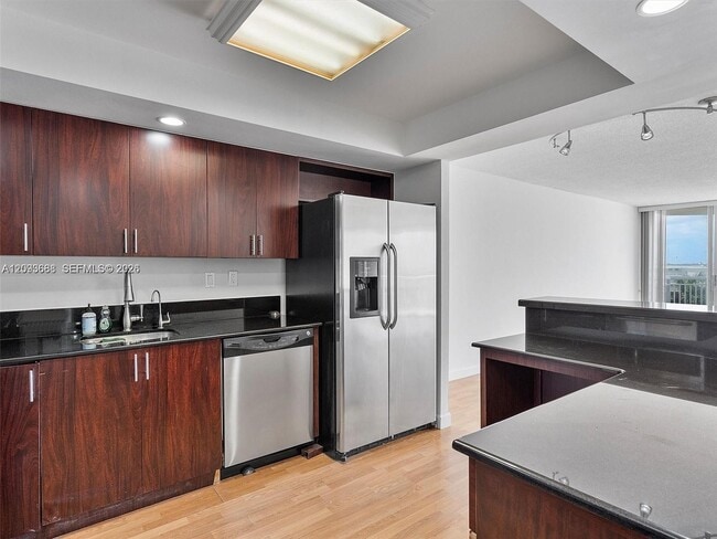 Building Photo - 18021 Biscayne Blvd