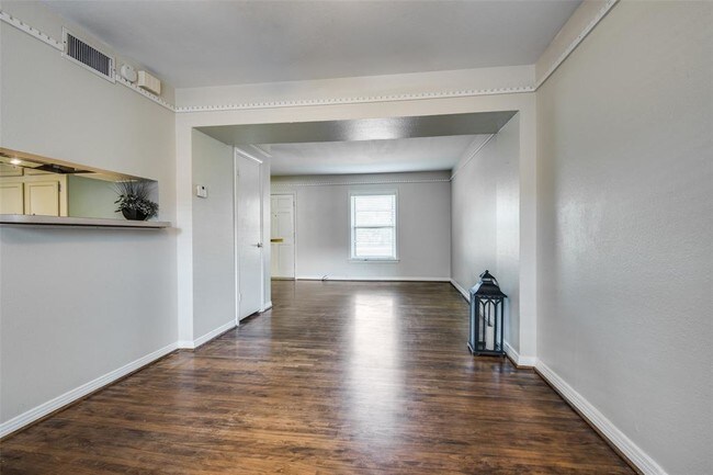 Building Photo - 6369 Oriole Dr