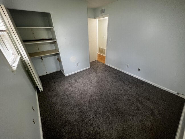 Foto del edificio - 9616 Elm Lake Dr