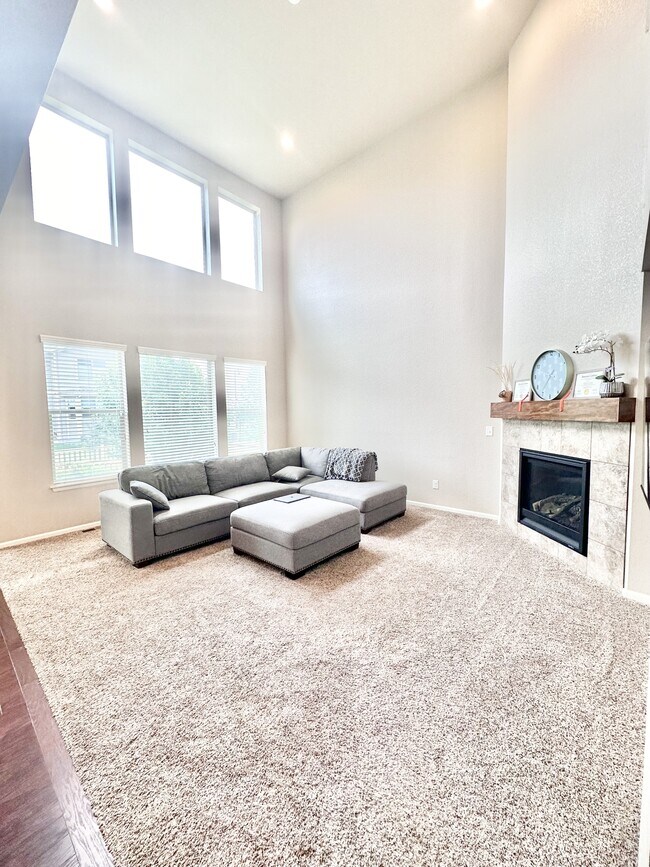 Foto del edificio - 6626 Tuxedo Park Rd