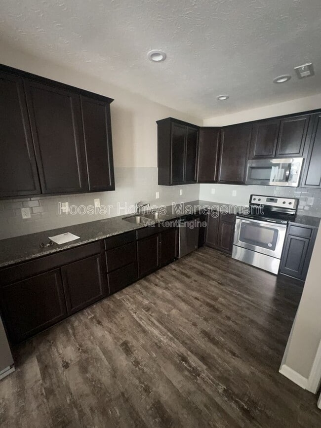 Building Photo - 556 Dylan Dr