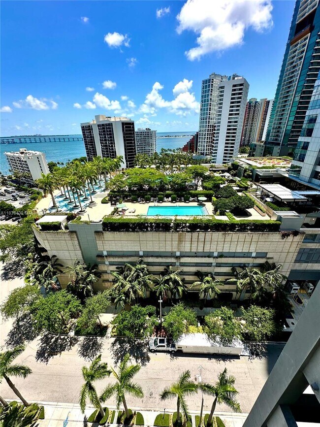Foto del edificio - 185 SE 14th Terrace