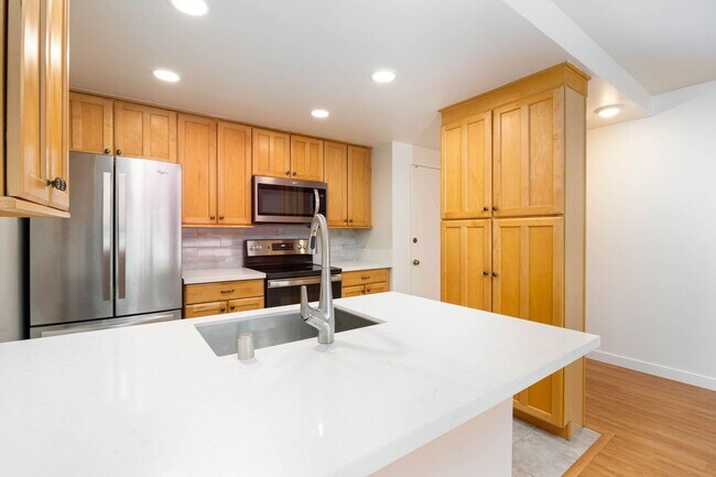 Building Photo - Mission Valley 2Bed/ 1Bath Condo with A/C,...