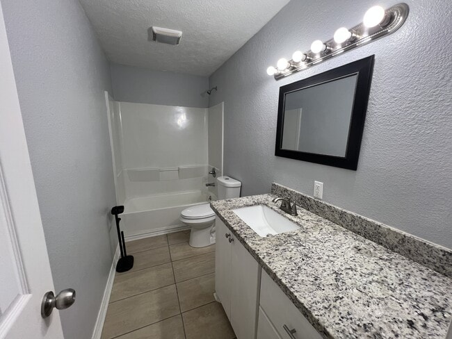 Building Photo - 664 W Tram Rd