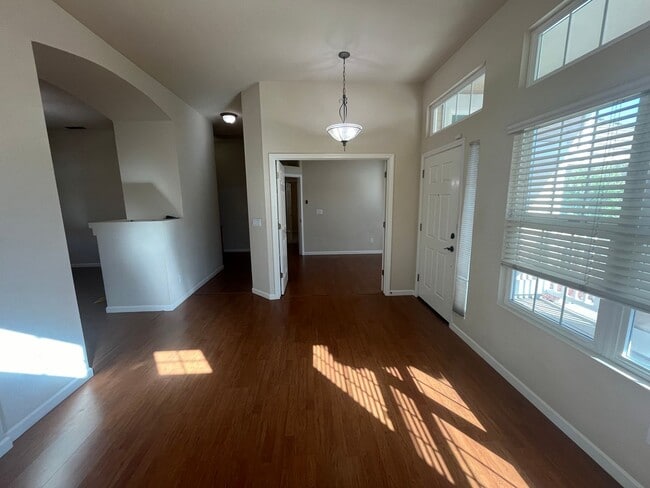 Foto del edificio - Beautiful Clean 3 Bedroom 2 Bath 1451 Sqft...