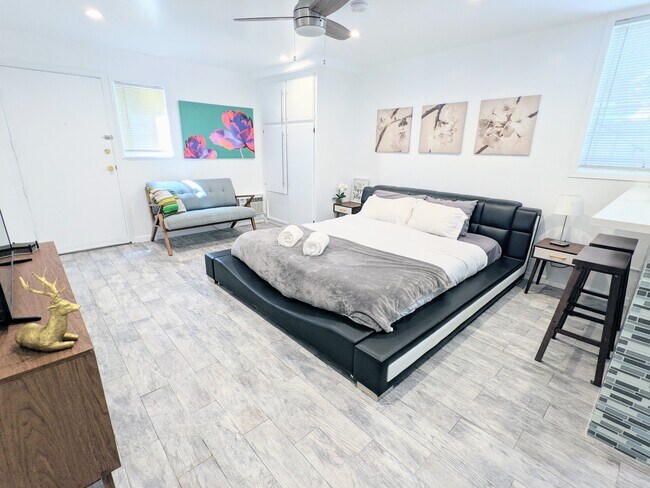 Foto del edificio - 1272 N Hayworth Ave