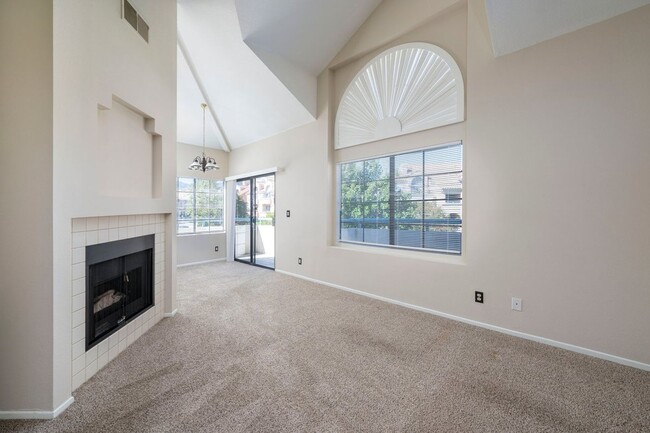Building Photo - 3+2+Loft, Corner Unit, 2-Car Garage!