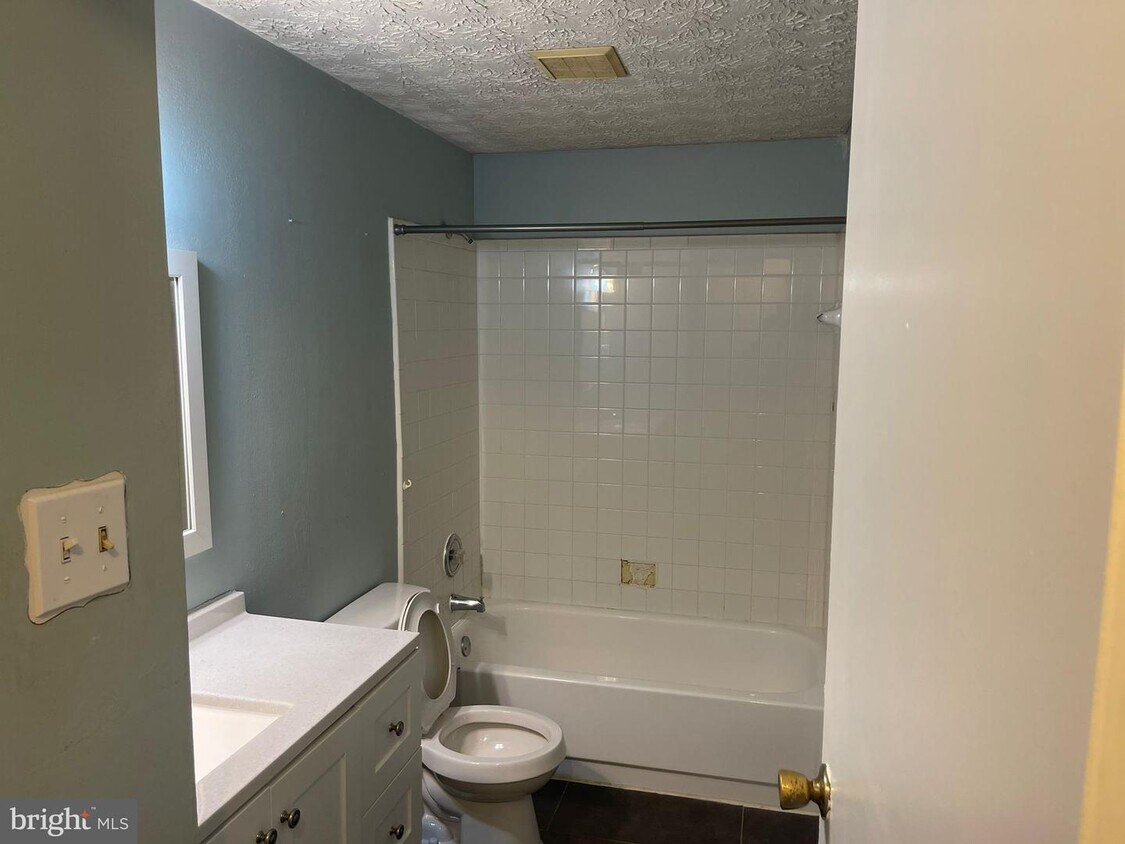 Building Photo - 12215 Parkton Ct