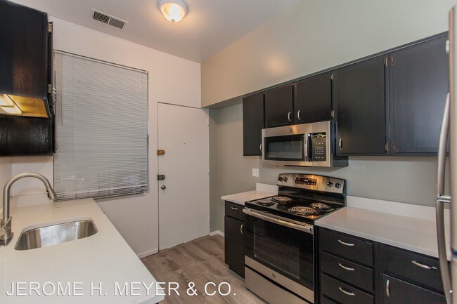 Interior Photo - 3450-3456 N Elaine Pl
