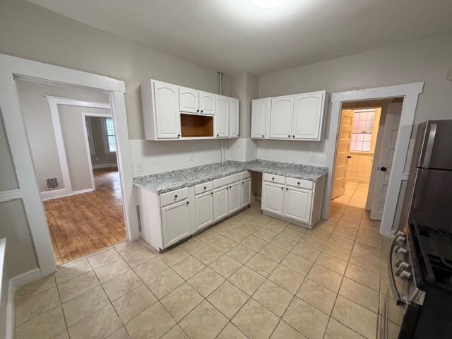 Building Photo - 81 Lilac St