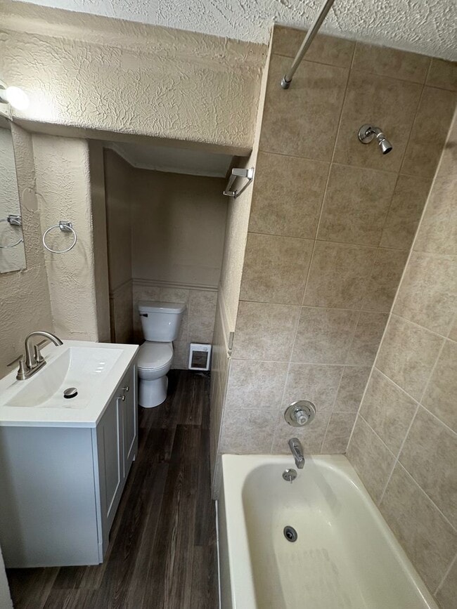 Building Photo - EVH Rentals (1049 Park Ave)