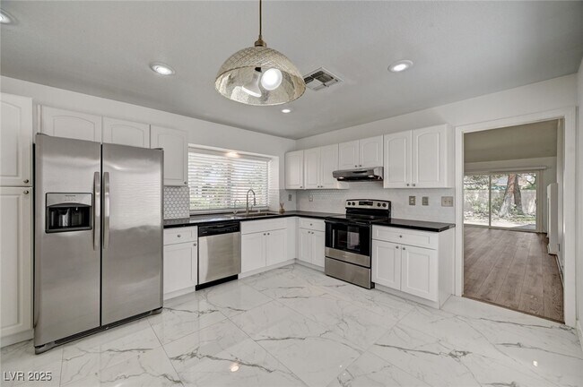 Foto del edificio - 6944 Emerald Springs Ln