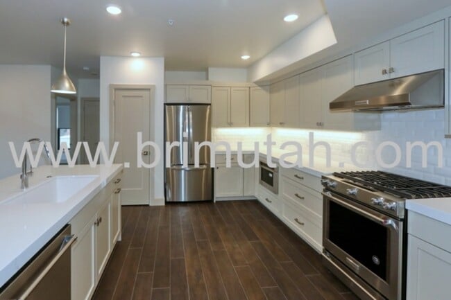 Photo - 2240 E Laney Ave Apartment