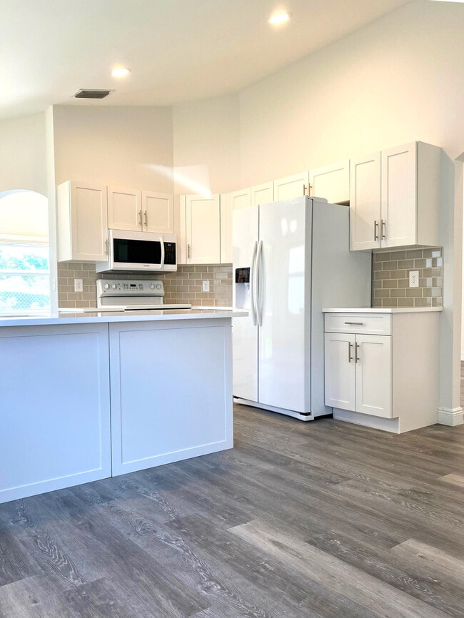 Building Photo - 10651 Buttonwood Lake Dr