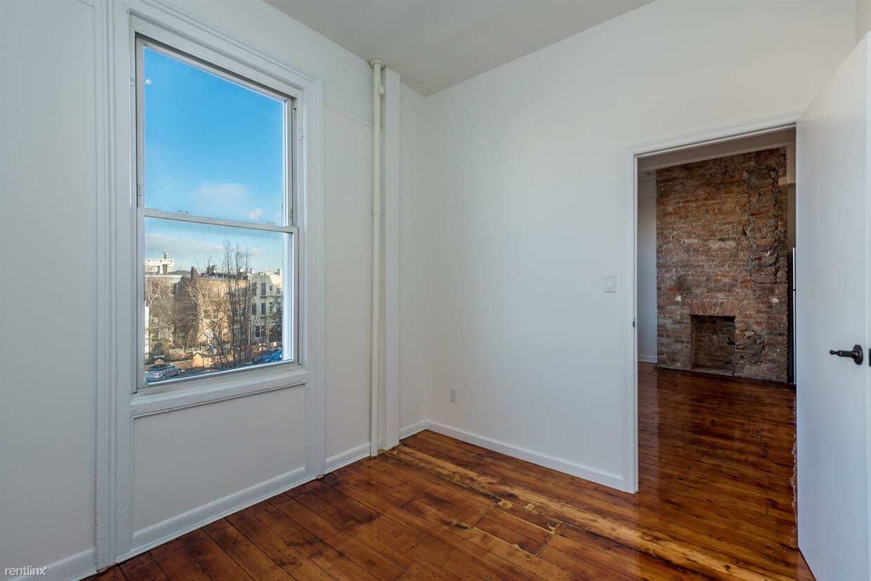 Foto principal - 89 McGuinness Blvd