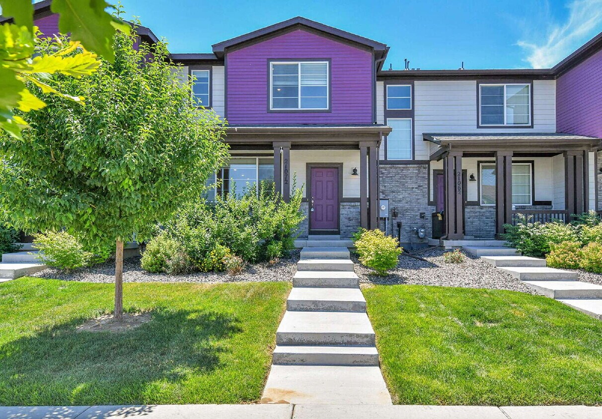 $2,795.00, 3 bed, 2.5 bath located in Auro... - $2,795.00, 3 bed, 2.5 bath located in Auro...