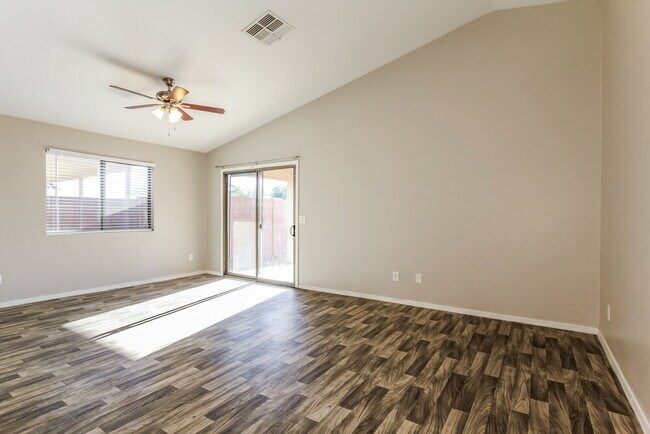 Building Photo - 12417 W Mandalay Ln