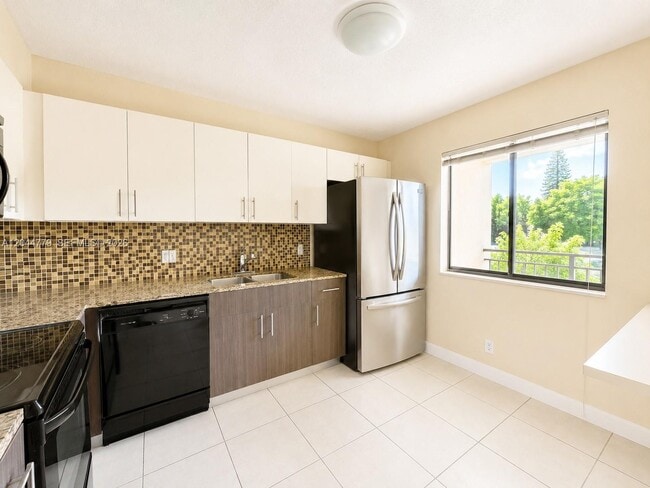 Building Photo - 405 Lakeview Dr