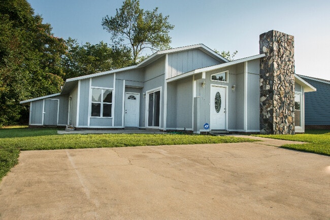 Building Photo - 7117 Tollhouse Dr Building Photo - 7117 Tollhouse Dr