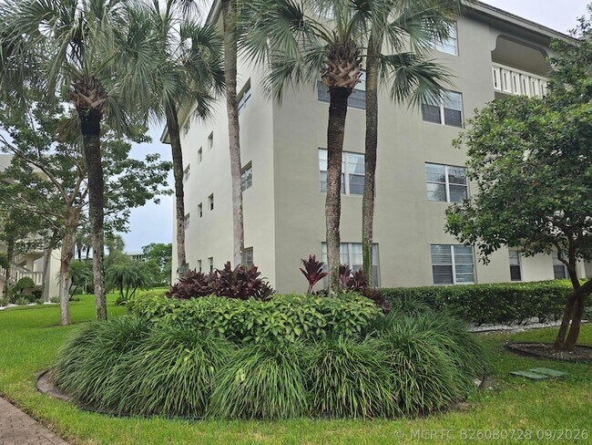 Building Photo - 2901 Victoria Cir