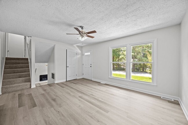 Building Photo - Fantastic Corner Lot, Updated 4 Bedroom Sp...