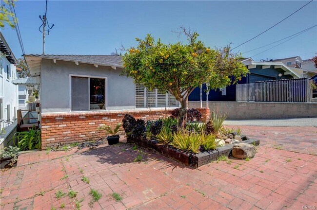 Building Photo - Charming 3 bedroom home in Manhattan Beach