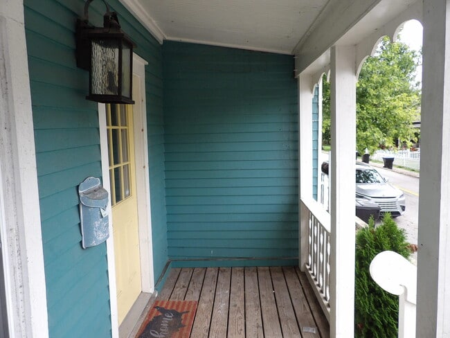 Building Photo - 611 Taylor Ave