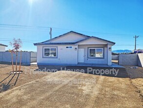 Building Photo - 561 Valiant Ave