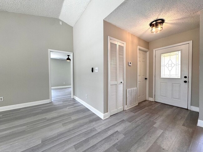 Building Photo - Beautifully Renovated 4 Bedroom Pool Home!