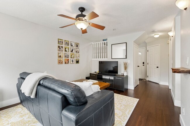 Building Photo - Lovely Row House in Kenton with Fenced Yar...